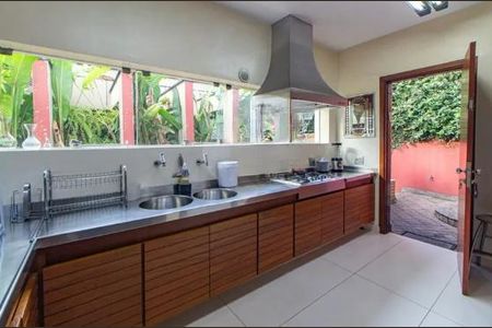 Casa à venda com 369m², 4 quartos e 2 vagas