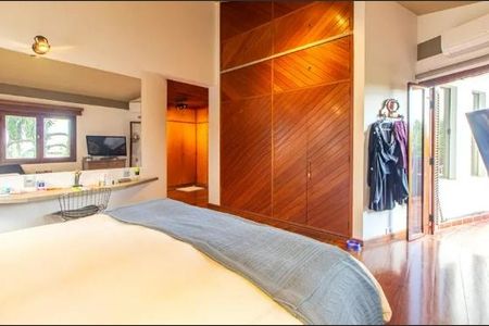 Casa à venda com 369m², 4 quartos e 2 vagas