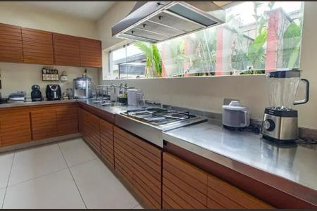 Casa à venda com 369m², 4 quartos e 2 vagas