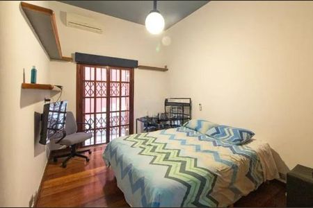 Casa à venda com 369m², 4 quartos e 2 vagas