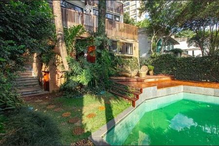 Casa à venda com 369m², 4 quartos e 2 vagas