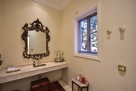 Casa à venda com 715m², 5 quartos e 3 vagasLavabo