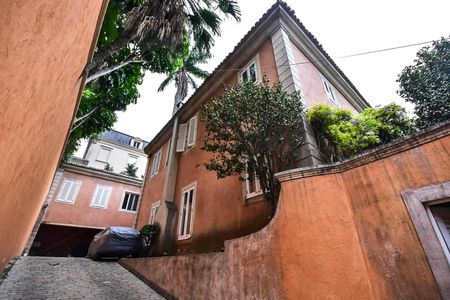 Casa à venda com 715m², 5 quartos e 3 vagasFachada