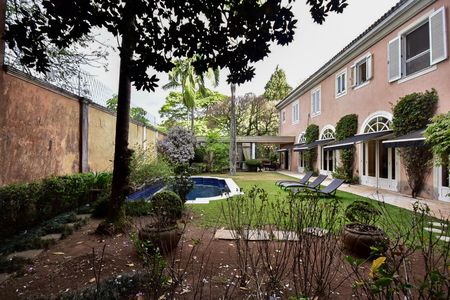 Casa à venda com 715m², 5 quartos e 3 vagasFachada Posterior