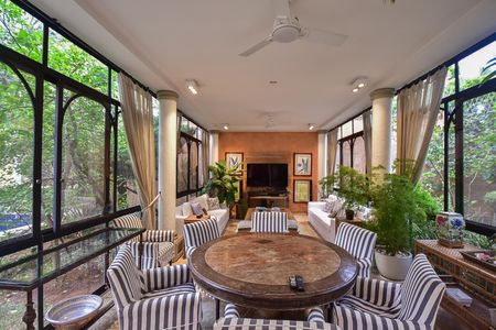 Casa à venda com 715m², 5 quartos e 3 vagasPergolado