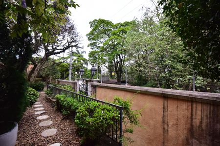 Casa à venda com 715m², 5 quartos e 3 vagasEntrada