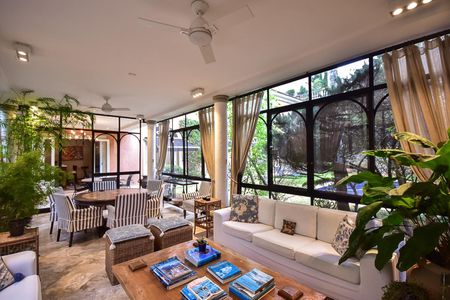 Casa à venda com 715m², 5 quartos e 3 vagasPergolado