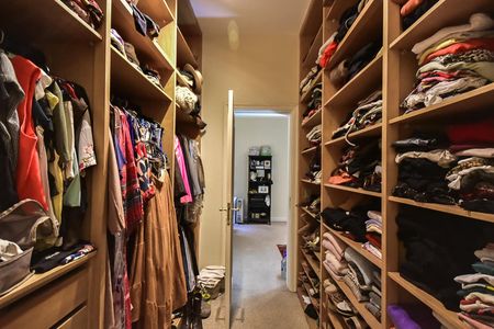 Casa à venda com 715m², 5 quartos e 3 vagasArmário da Suíte 1