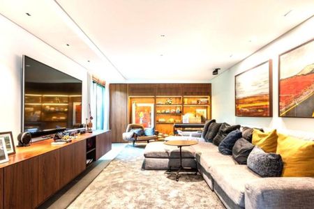 Casa à venda com 925m², 4 quartos e 8 vagas