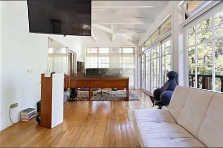 Casa à venda com 613m², 4 quartos e 4 vagas