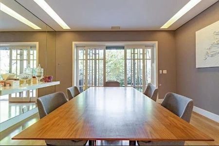 Casa à venda com 613m², 4 quartos e 4 vagas