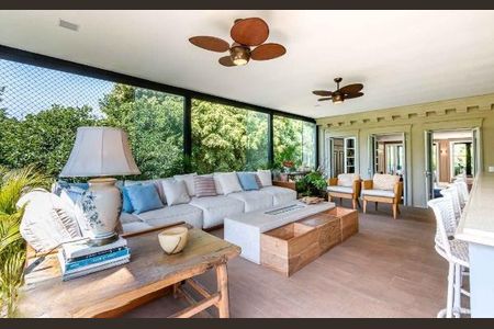 Casa à venda com 359m², 3 quartos e 3 vagas