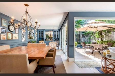 Casa à venda com 359m², 3 quartos e 3 vagas
