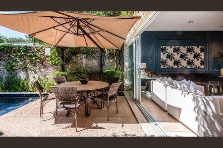 Casa à venda com 359m², 3 quartos e 3 vagas