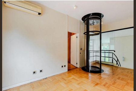 Casa à venda com 553m², 3 quartos e 8 vagas