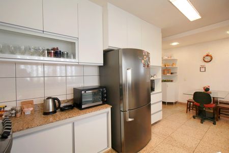 Casa para alugar com 357m², 5 quartos e 4 vagasCozinha