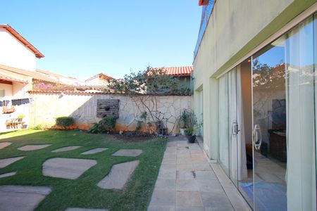 Casa para alugar com 357m², 5 quartos e 4 vagasQuintal