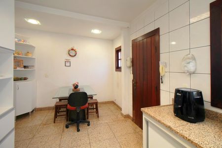 Casa para alugar com 357m², 5 quartos e 4 vagasCozinha