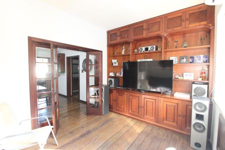 Casa à venda com 347m², 7 quartos e 5 vagasSala de TV