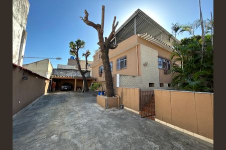 Casa à venda com 347m², 7 quartos e 5 vagasFachada lateral