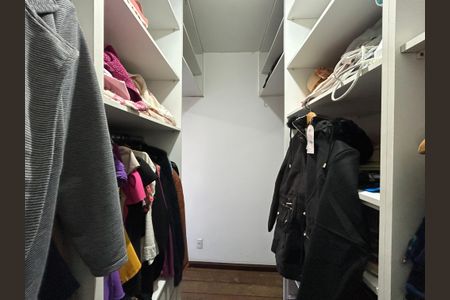 Casa à venda com 347m², 7 quartos e 5 vagasCloset da Suíte 1