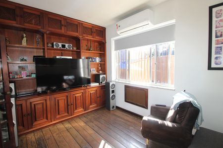 Casa à venda com 347m², 7 quartos e 5 vagasSala de TV