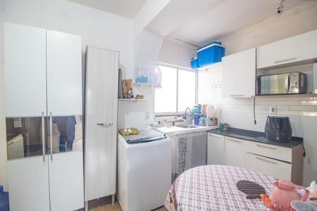 Casa à venda com 300m², 4 quartos e 2 vagas Casa à venda com 300m², 4 quartos e 2 vagasCozinha