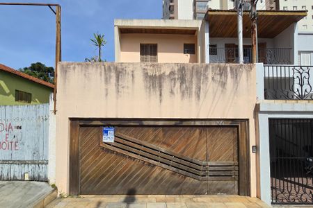 Casa à venda com 177m², 3 quartos e 2 vagasFachada