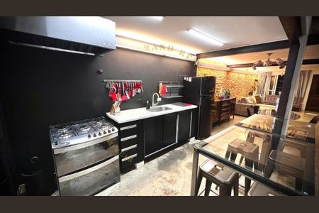Casa à venda com 240m², 3 quartos e 2 vagas