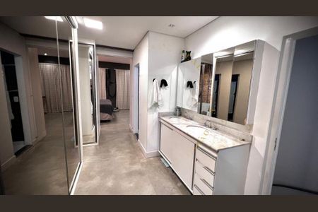 Casa à venda com 240m², 3 quartos e 2 vagas