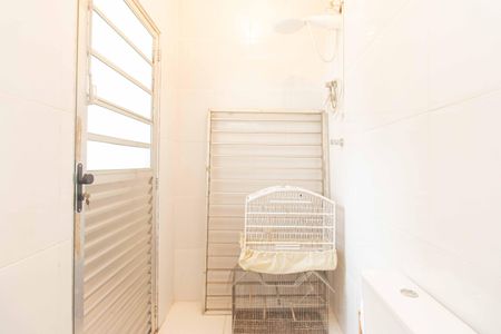 Casa à venda com 90m², 2 quartos e 1 vaga Casa à venda com 90m², 2 quartos e 1 vagaBanheiro da Suíte