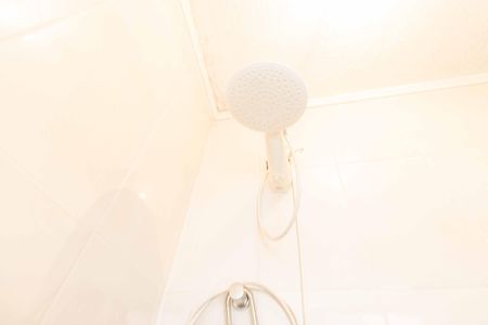 Casa à venda com 90m², 2 quartos e 1 vaga Casa à venda com 90m², 2 quartos e 1 vagaBanheiro da Suíte