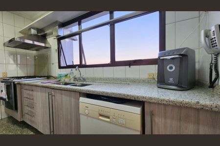 Apartamento à venda com 228m², 4 quartos e 4 vagas