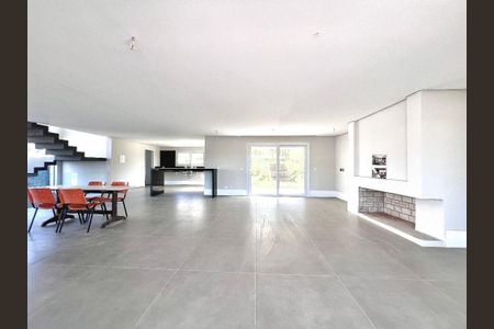 Casa à venda com 4 quartos, 375m² em Vila Nova, Porto Alegre