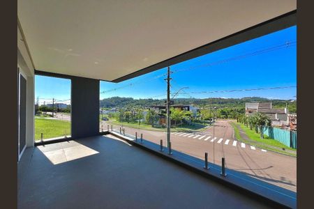 Casa à venda com 4 quartos, 375m² em Vila Nova, Porto Alegre