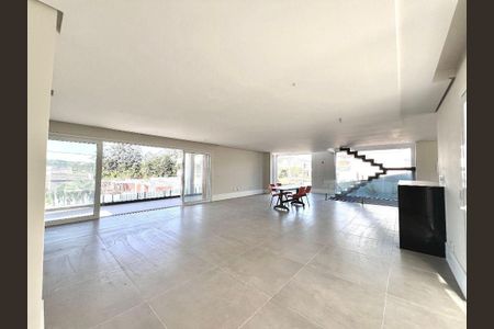 Casa à venda com 4 quartos, 375m² em Vila Nova, Porto Alegre