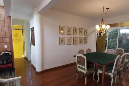 Casa à venda com 313m², 3 quartos e 4 vagas
