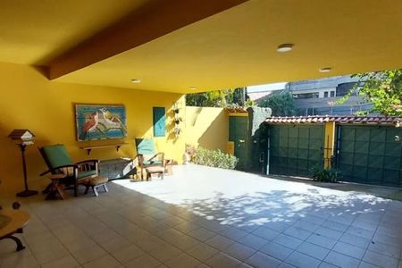 Casa à venda com 313m², 3 quartos e 4 vagas