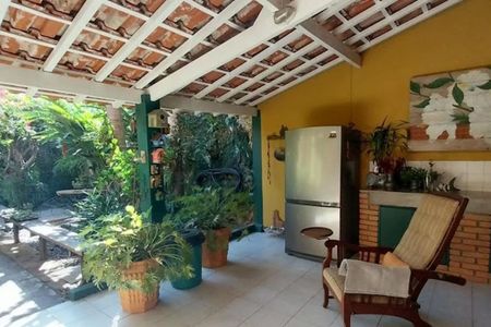 Casa à venda com 313m², 3 quartos e 4 vagas