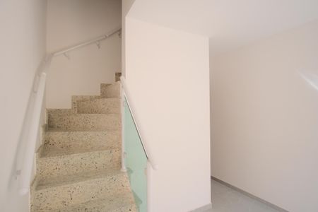 Apartamento à venda com 50m², 2 quartos e 1 vagaEscada