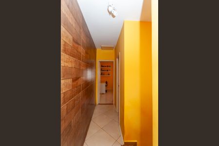 Casa à venda com 85m², 2 quartos e 2 vagasCorredor