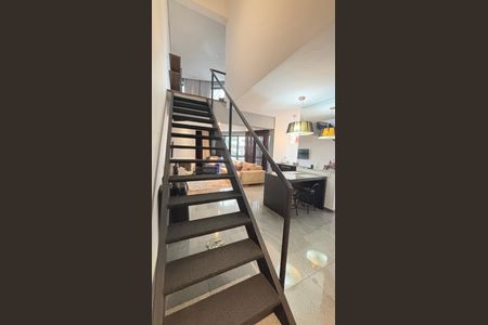 Apartamento à venda com 97m², 1 quarto e 1 vaga Apartamento à venda com 97m², 1 quarto e 1 vagaEscada