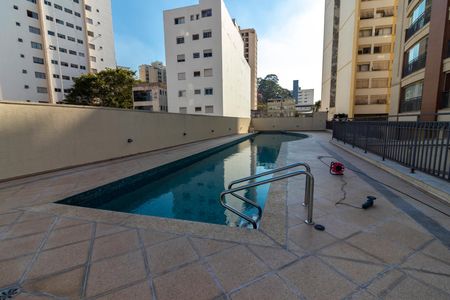 Apartamento à venda com 126m², 3 quartos e 3 vagas Apartamento à venda com 126m², 3 quartos e 3 vagasÁrea comum - Piscina