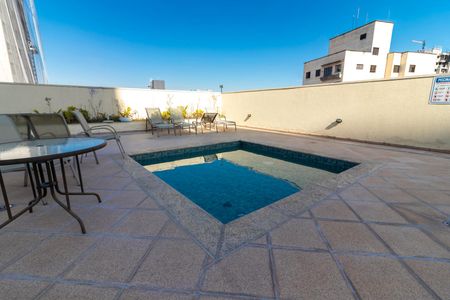 Apartamento à venda com 126m², 3 quartos e 3 vagas Apartamento à venda com 126m², 3 quartos e 3 vagasÁrea comum - Piscina