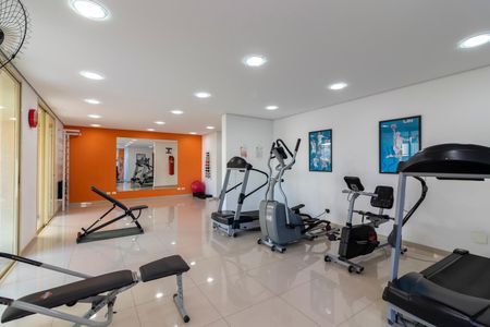 Apartamento à venda com 126m², 3 quartos e 3 vagas Apartamento à venda com 126m², 3 quartos e 3 vagasÁrea comum - Academia