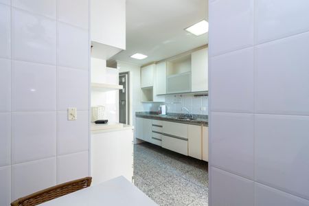 Apartamento à venda com 126m², 3 quartos e 3 vagas Apartamento à venda com 126m², 3 quartos e 3 vagasCozinha