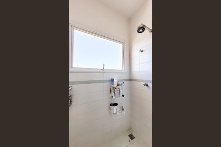 Casa de condomínio à venda com 230m², 4 quartos e 3 vagas Casa de condomínio à venda com 230m², 4 quartos e 3 vagasBanheiro Suíte 1