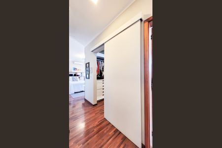 Casa de condomínio à venda com 230m², 4 quartos e 3 vagas Casa de condomínio à venda com 230m², 4 quartos e 3 vagasBanheiro Suíte 1