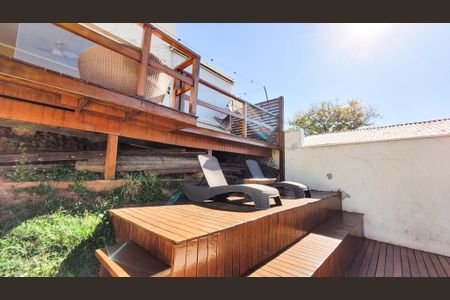 Casa de condomínio à venda com 230m², 4 quartos e 3 vagas Casa de condomínio à venda com 230m², 4 quartos e 3 vagasPiscina