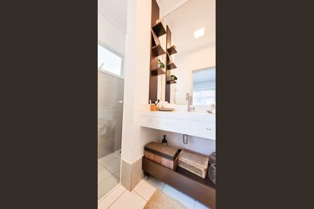 Casa de condomínio à venda com 230m², 4 quartos e 3 vagas Casa de condomínio à venda com 230m², 4 quartos e 3 vagasBanheiro Suite 4